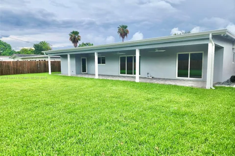 3805 Lincoln St, Hollywood FL 33021
