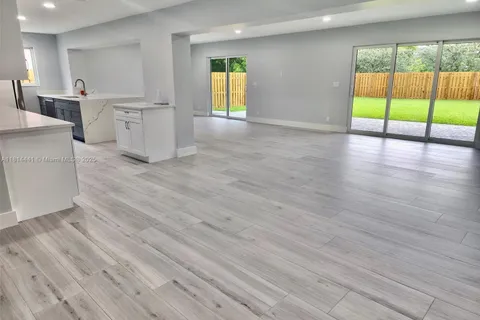 3805 Lincoln St, Hollywood FL 33021