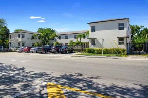 577 NE 82nd St # 17, Miami FL 33138