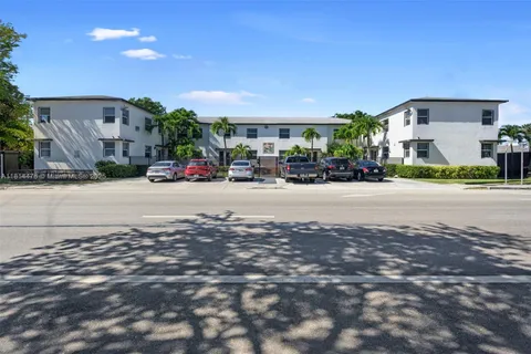 577 NE 82nd St # 17, Miami FL 33138