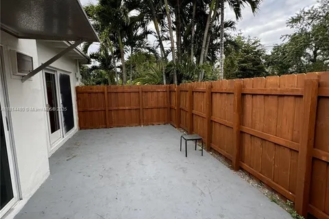 4071 SW 51st St # 2, Dania Beach FL 33314