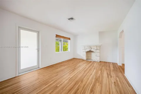 385 NE 117th St, Miami FL 33161