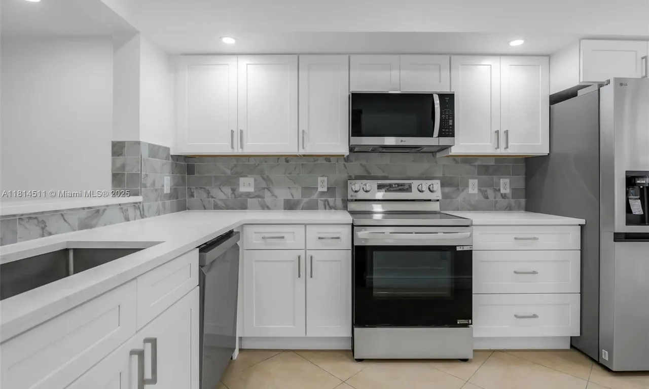 2057 Champions Way # 2057, North Lauderdale FL 33068