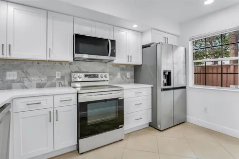 2057 Champions Way # 2057, North Lauderdale FL 33068