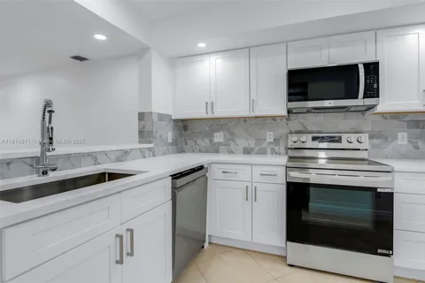 2057 Champions Way # 2057, North Lauderdale FL 33068