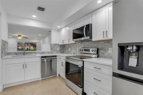 2057 Champions Way # 2057, North Lauderdale FL 33068