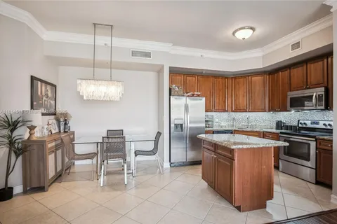 3001 NE 185th St # 632, Aventura FL 33180