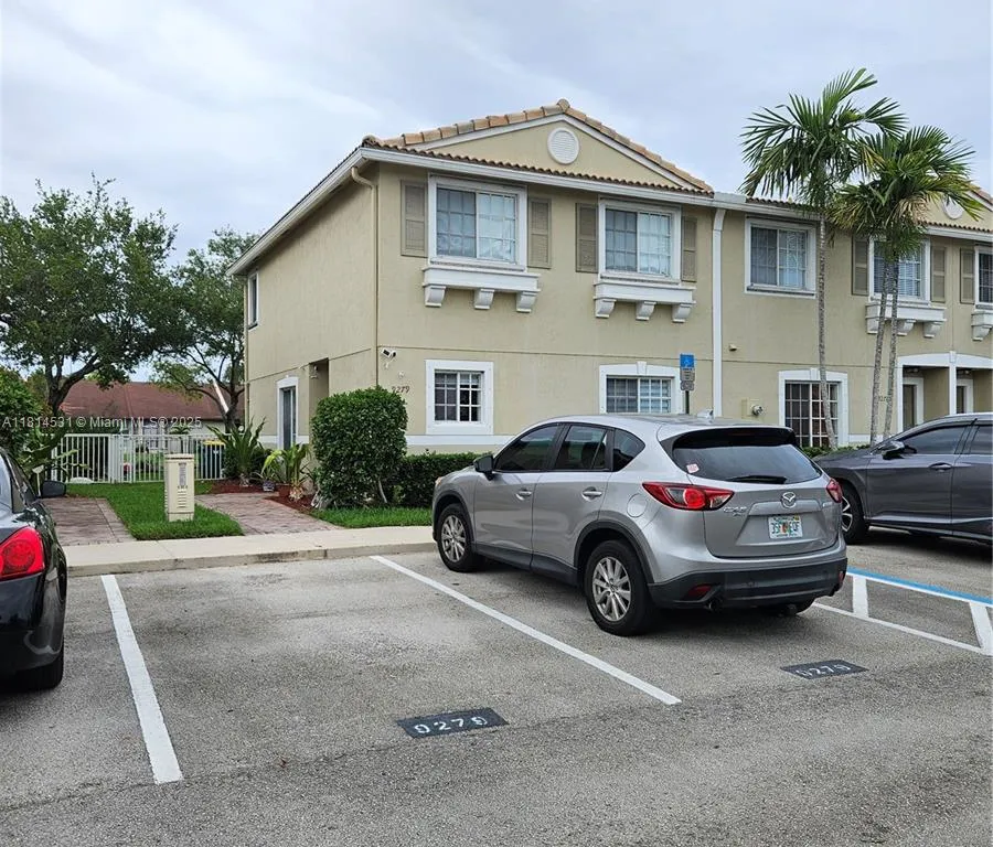 9279 Chambers St, Tamarac FL 33321