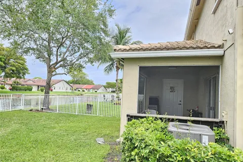 9279 Chambers St, Tamarac FL 33321