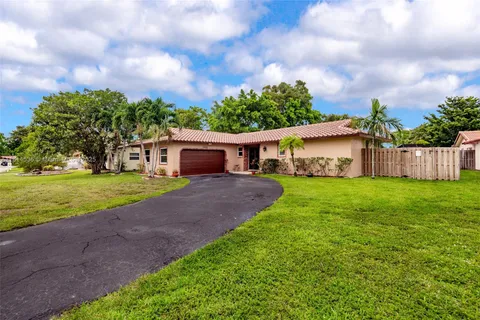10655 NW 42nd Dr, Coral Springs FL 33065