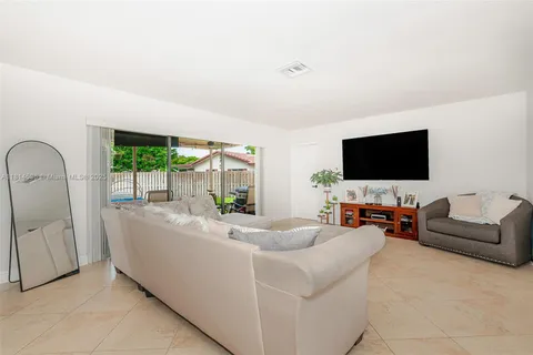 10655 NW 42nd Dr, Coral Springs FL 33065
