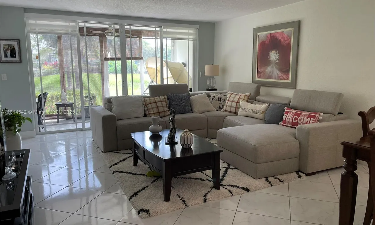 500 Oaks Ln # 112, Pompano Beach FL 33069