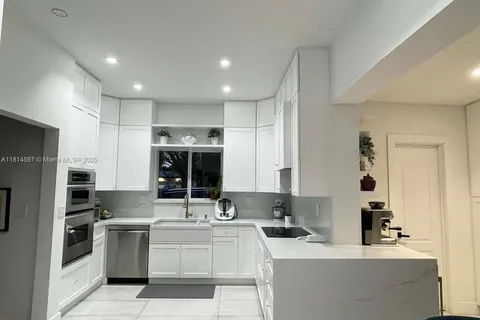 5775 SW 80th St # 5775, South Miami FL 33143