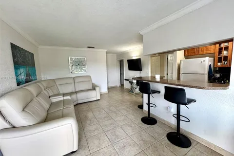 4050 NW 135th St # 11, Opa-Locka FL 33054