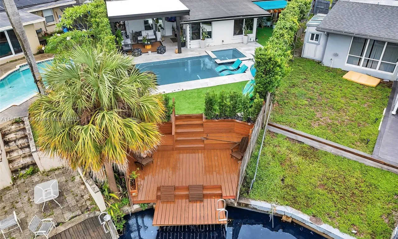 2407 Key Largo Ln, Fort Lauderdale FL 33312