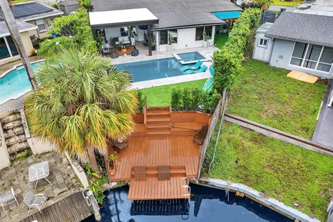 2407 Key Largo Ln, Fort Lauderdale FL 33312