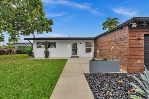 2407 Key Largo Ln, Fort Lauderdale FL 33312