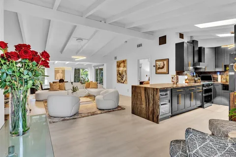 2407 Key Largo Ln, Fort Lauderdale FL 33312
