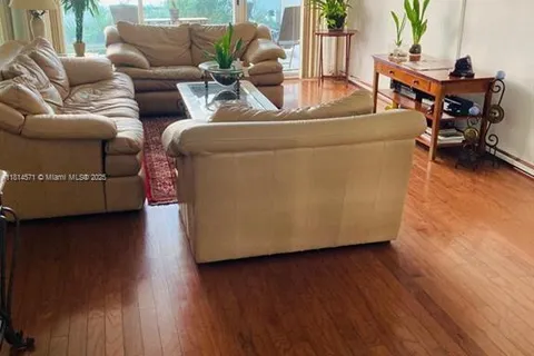 5161 Collins Ave # 301, Miami Beach FL 33140