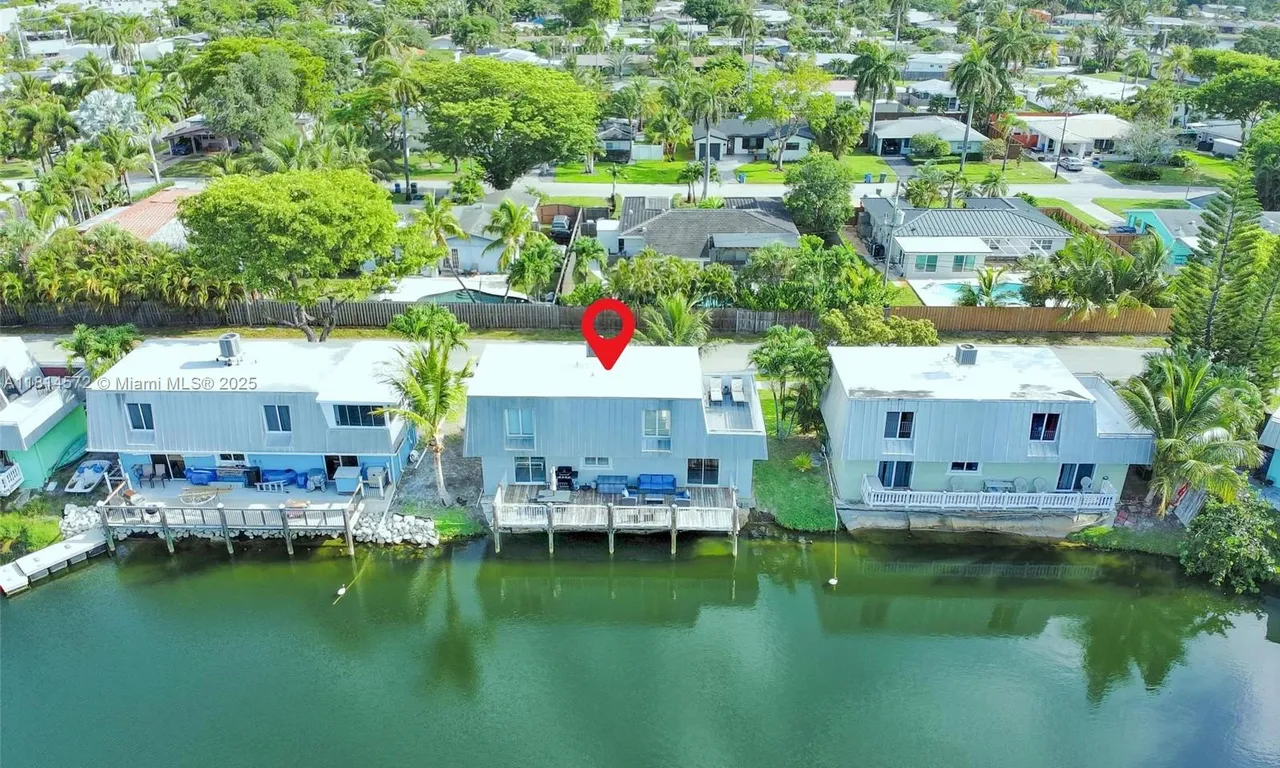 1370 NE 40th Dr, Oakland Park FL 33334