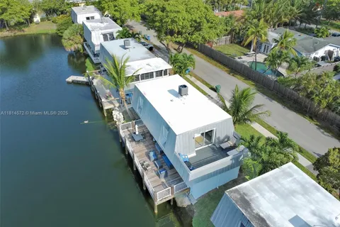 1370 NE 40th Dr, Oakland Park FL 33334