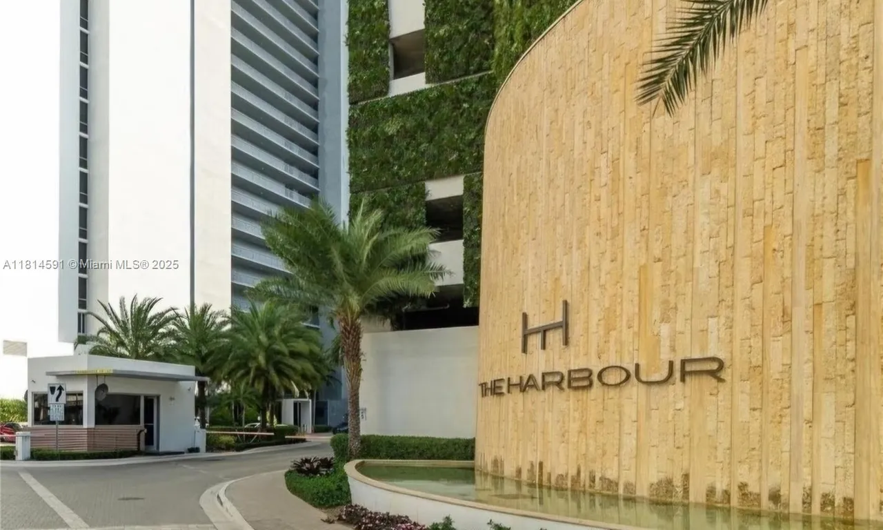 16385 Biscayne Blvd # 1905, North Miami Beach FL 33160