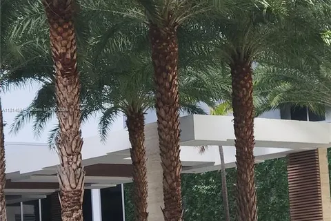 16385 Biscayne Blvd # 1905, North Miami Beach FL 33160
