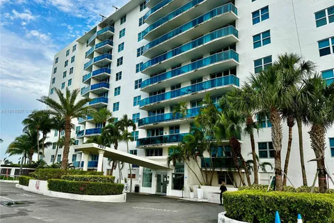 7501 E Treasure Dr # 1P, North Bay Village FL 33141