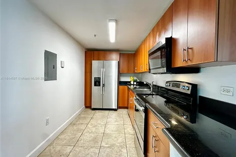 7501 E Treasure Dr # 1P, North Bay Village FL 33141