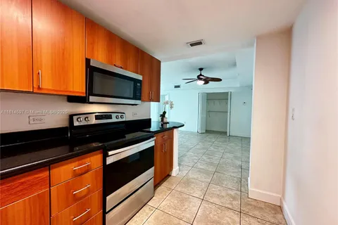 7501 E Treasure Dr # 1P, North Bay Village FL 33141