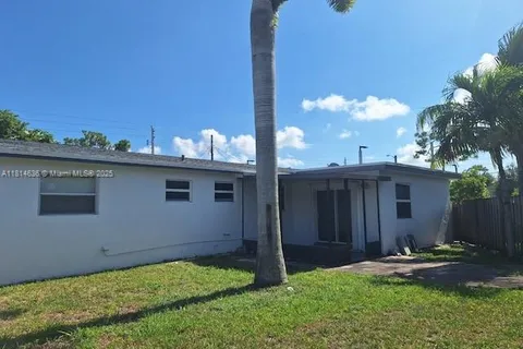 3961 Park Ln, Palm Springs FL 33406