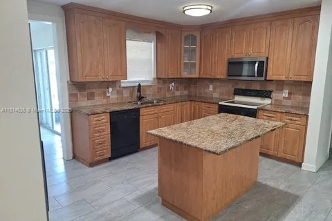 3961 Park Ln, Palm Springs FL 33406