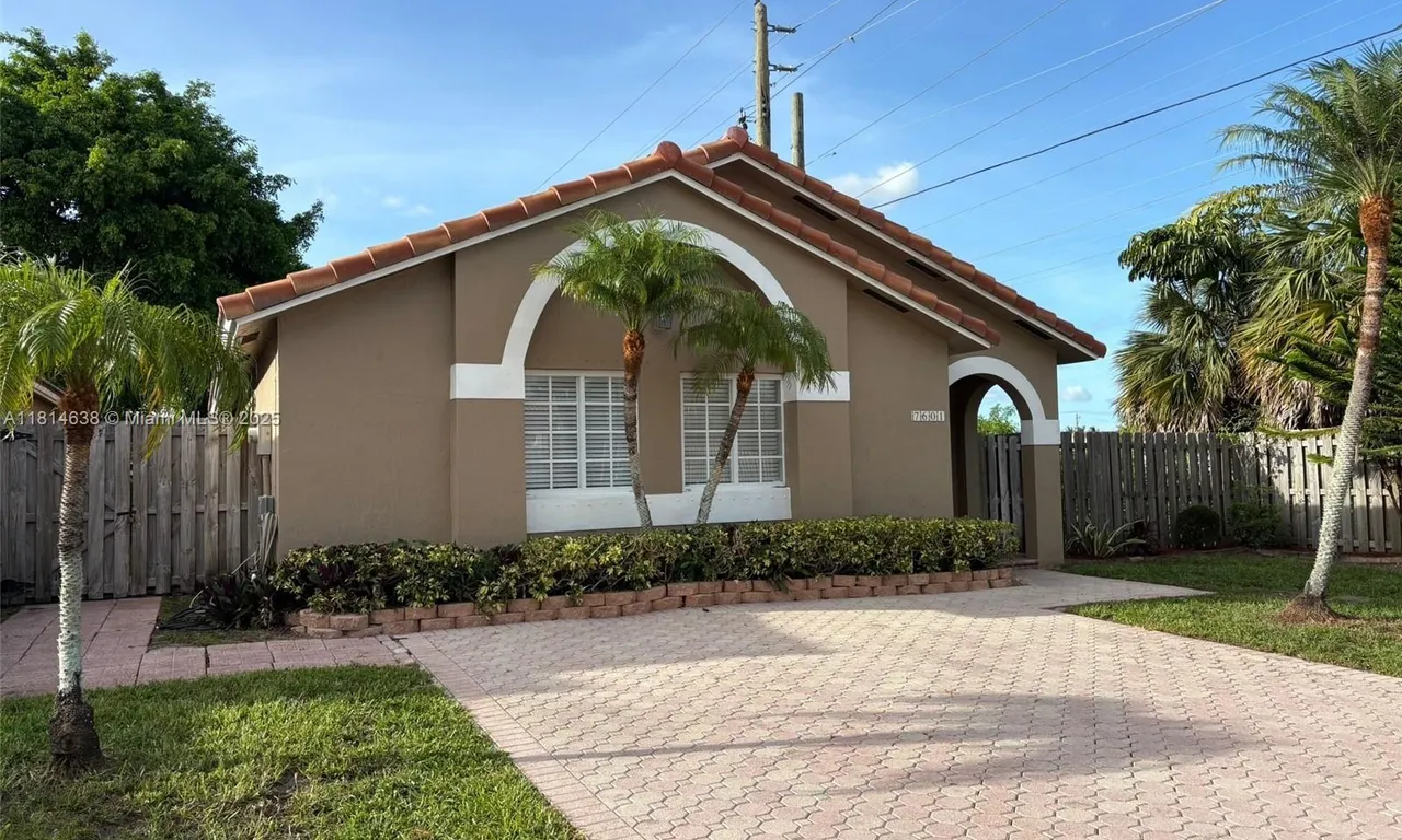 7601 NW 166th Ter, Hialeah FL 33015
