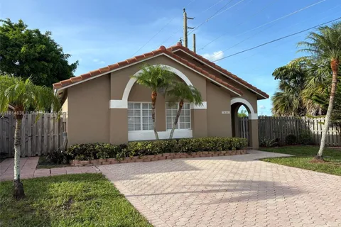 7601 NW 166th Ter, Hialeah FL 33015