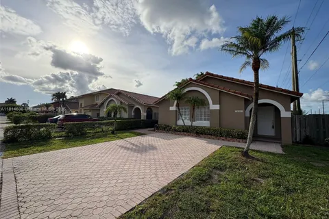 7601 NW 166th Ter, Hialeah FL 33015