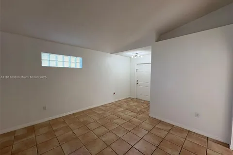 7601 NW 166th Ter, Hialeah FL 33015