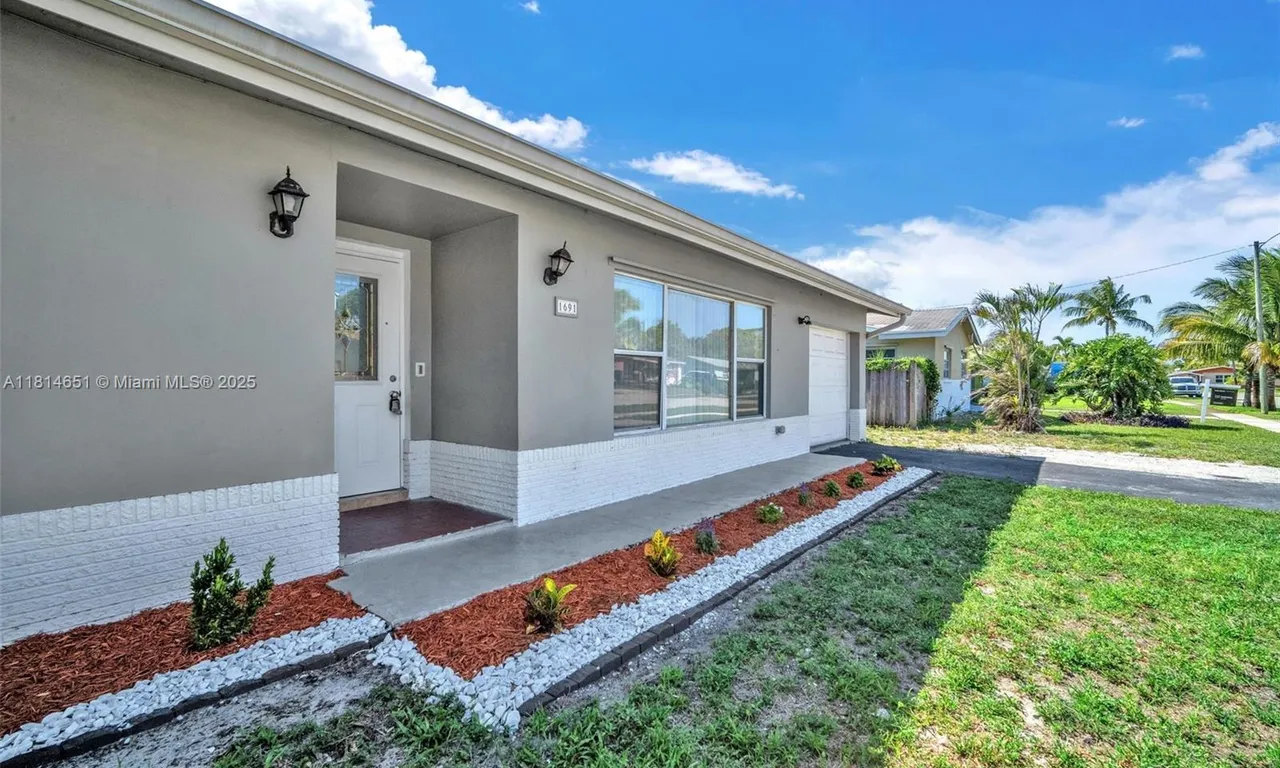 1691 NW 2nd Ave, Pompano Beach FL 33060
