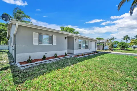 1691 NW 2nd Ave, Pompano Beach FL 33060