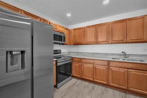 1691 NW 2nd Ave, Pompano Beach FL 33060