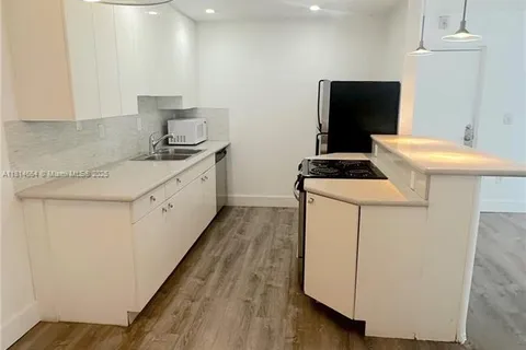 10836 N Kendall Dr # V10, Miami FL 33176