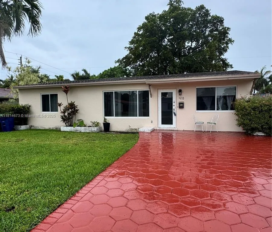 918 NE 6th St, Hallandale Beach FL 33009