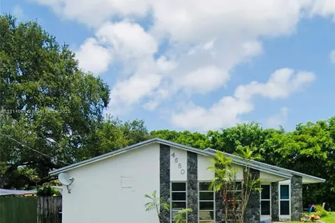 4680 SW 29th Ter # B, Dania Beach FL 33312