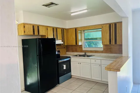 4680 SW 29th Ter # B, Dania Beach FL 33312