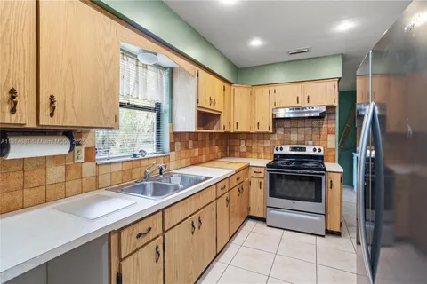 4878 NW 2nd Ct, Plantation FL 33317