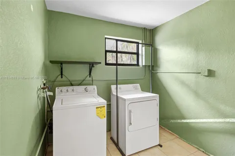 4878 NW 2nd Ct, Plantation FL 33317