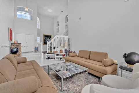 7048 NW 107th Pl, Doral FL 33178