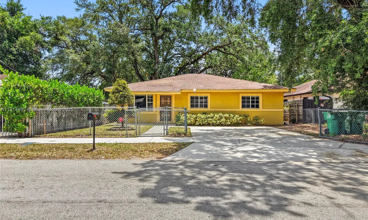 2760 NW 168th Ter, Miami Gardens FL 33056