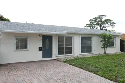 7141 Hope St, Hollywood FL 33024