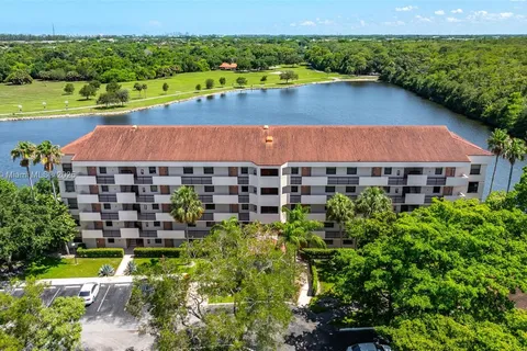 2768 S Carambola Cir S # 304, Coconut Creek FL 33066