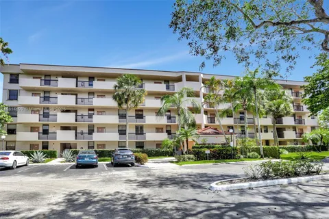 2768 S Carambola Cir S # 304, Coconut Creek FL 33066